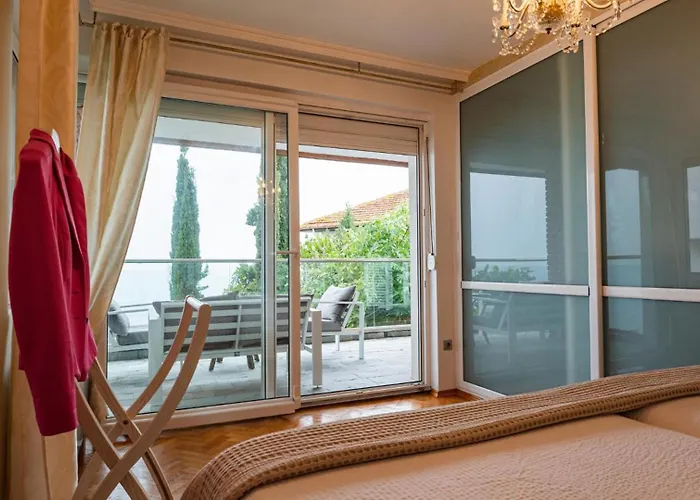 Alenor | Sea View & Access