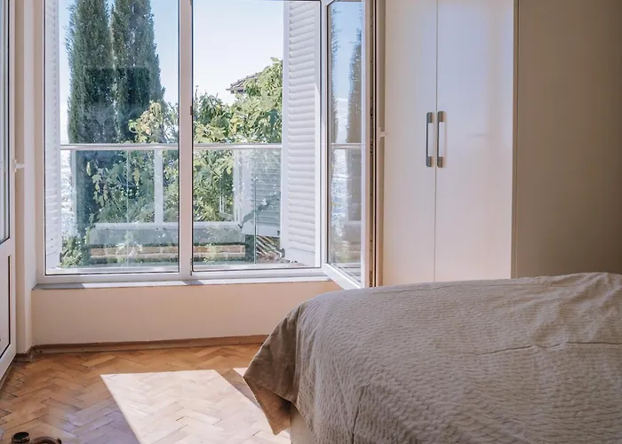 Alenor | Sea View & Access